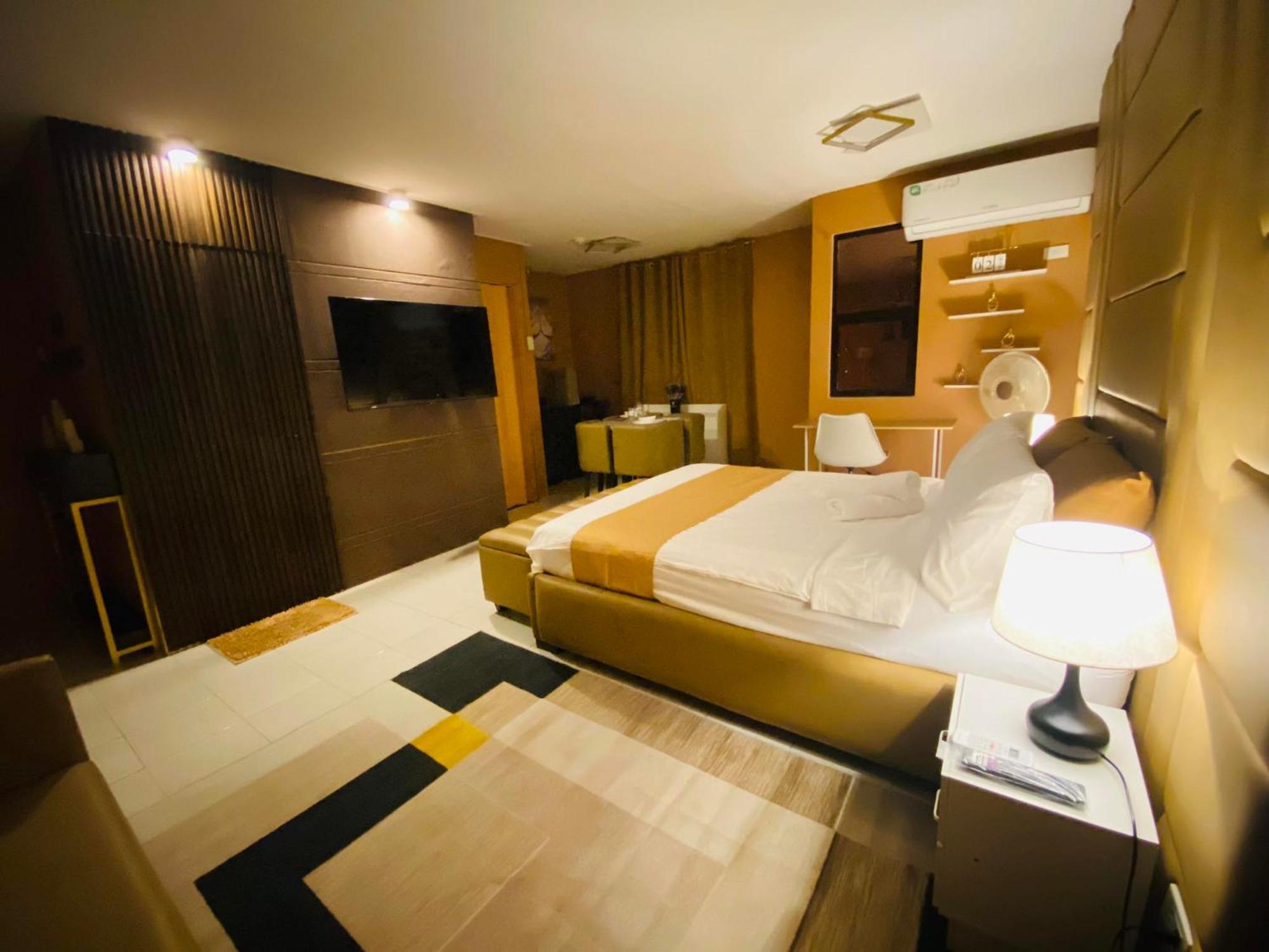 The Barracks Staycation Santa Rosa (Laguna) Exterior foto